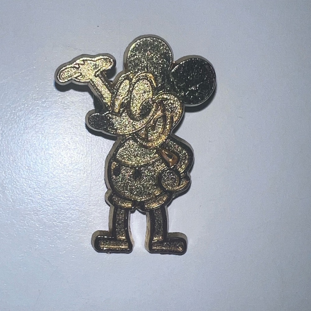DISNEY Mickey Mouse Trading Pin   Authentic Disney Stamped  1.5” Gold-Toned